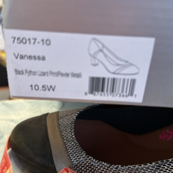 ROS HOMMERSON 10.5 W Black Python Lizard Print/Pewter Metallic Leather Pump - Picture 7 of 7